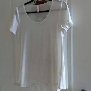 Solid alert!! Plain white classic tee